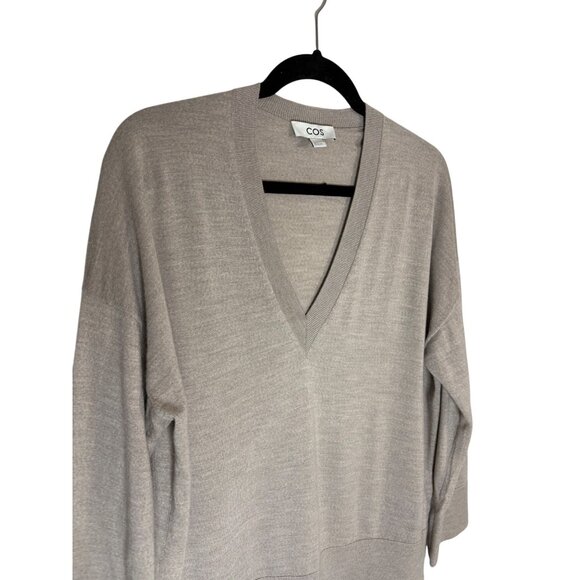 COS V-neck Wool Relaxed Fit Sweater Beige-sz EU Small (US 6) - Picture 3 of 10